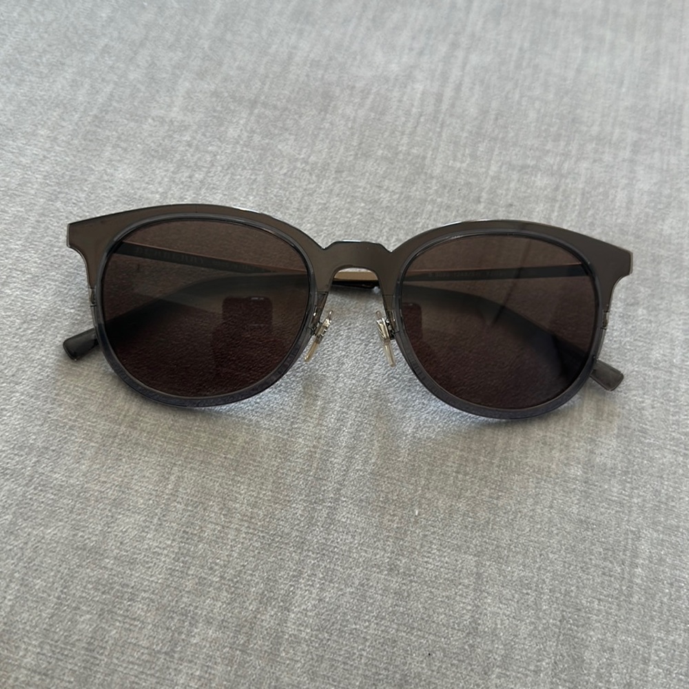 Burberry sunglasses - Picture 1 of 4